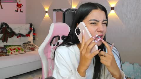 Snapshot of miagomez1 chatting on 01-07-25, 01:03 Mia Gomez online show from 01-07-25, 01:03