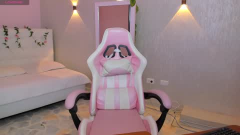 Snapshot of miagomez1 chatting on 01-17-25, 01:03 Mia Gomez online show from 01-17-25, 01:03