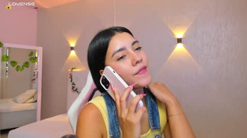 Snapshot of miagomez1 chatting on 01-29-25, 06:39 Mia Gomez online show from 01-29-25, 06:39