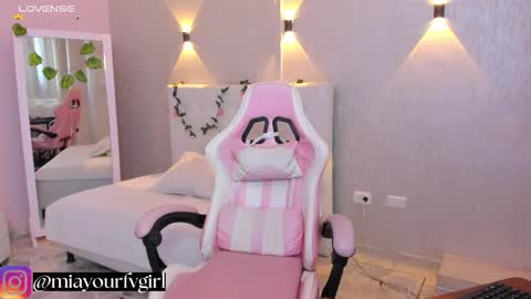 Snapshot of miagomez1 chatting on 02-12-25, 01:48 Mia Gomez online show from 02-12-25, 01:48