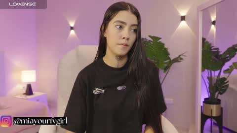 Snapshot of miagomez1 chatting on 10-17-25, 01:03 Mia Gomez online show from 10-17-25, 01:03