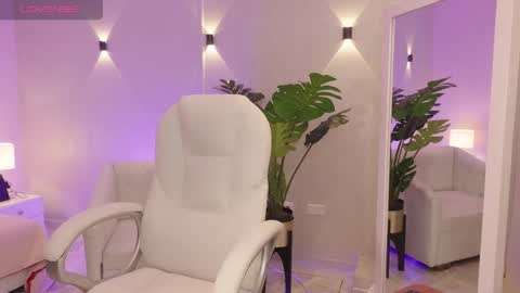 Snapshot of miagomez1 chatting on 10-21-25, 12:28 Mia Gomez online show from 10-21-25, 12:28