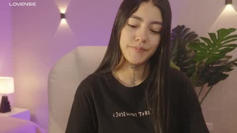 Snapshot of miagomez1 chatting on 11-03-25, 12:39 Mia Gomez online show from 11-03-25, 12:39