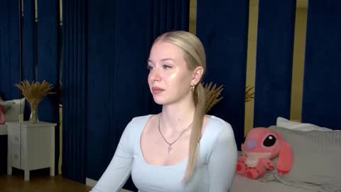 Mia online show from 10-10-25, 05:23