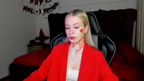 Mia online show from 10-31-25, 06:20