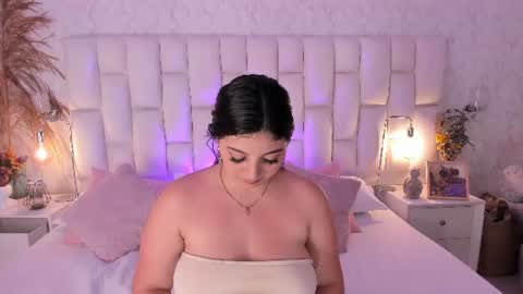 Snapshot of miagreys_ chatting on 06-23-26, 08:29 mia greys online show from 06-23-26, 08:29
