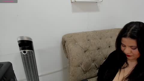 Snapshot of miah_bigboobs chatting on 01-18-25, 11:54 Miah Collins online show from 01-18-25, 11:54