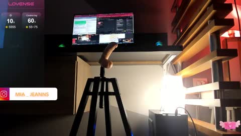 Mia online show from 01-29-25, 10:11