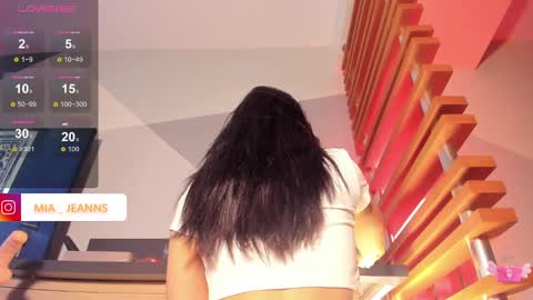 Mia online show from 02-20-25, 09:00