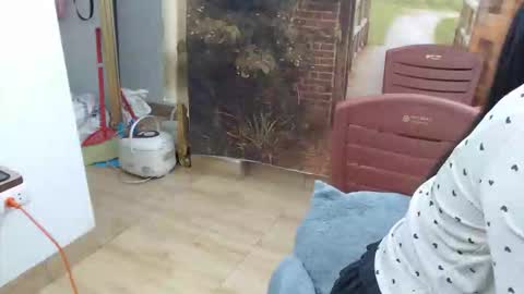 Mia online show from 10-29-25, 03:42