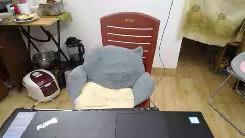 Mia online show from 11-11-25, 09:42