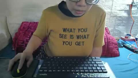 Mia online show from 12-14-25, 07:47