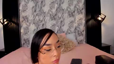 Mia Larouse online show from 02-10-26, 07:40