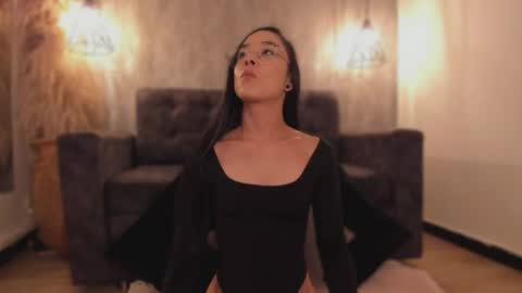 Mia Larouse online show from 05-07-26, 02:17