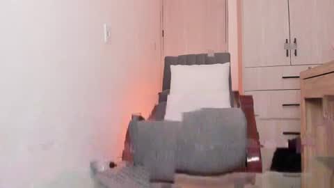 Snapshot of mialenox chatting on 04-24-26, 08:33 Mia Lenox online show from 04-24-26, 08:33