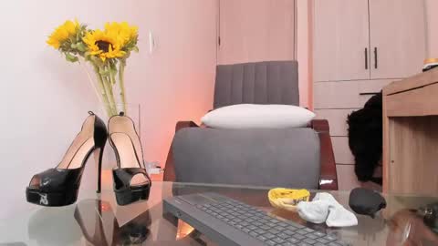 Snapshot of mialenox chatting on 05-16-26, 09:13 Mia Lenox online show from 05-16-26, 09:13