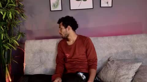 Mia online show from 11-18-25, 06:34