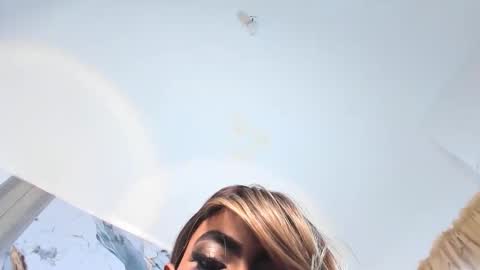 mialuxxi online show from 12-19-25, 05:42