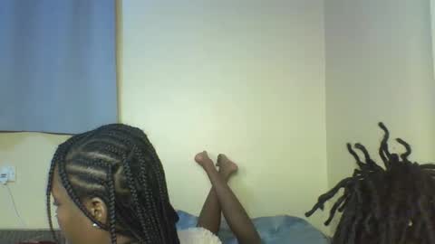 Muffin online show from 12-18-25, 12:49