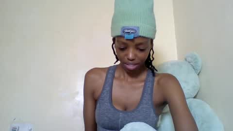 Muffin online show from 06-18-26, 05:51
