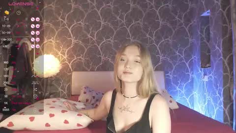 Mia online show from 09-24-25, 04:32