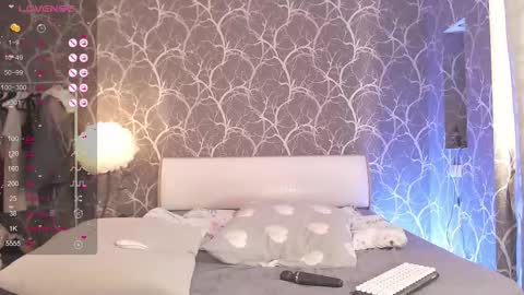 Mia online show from 11-12-25, 11:21