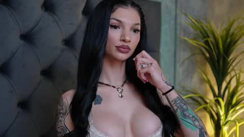 Snapshot of miamicoffee chatting on 09-15-25, 05:13 Miami online show from 09-15-25, 05:13