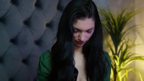 Snapshot of miamicoffee chatting on 09-28-25, 01:22 Miami online show from 09-28-25, 01:22