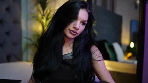 Snapshot of miamicoffee chatting on 10-01-25, 06:03 Miami online show from 10-01-25, 06:03