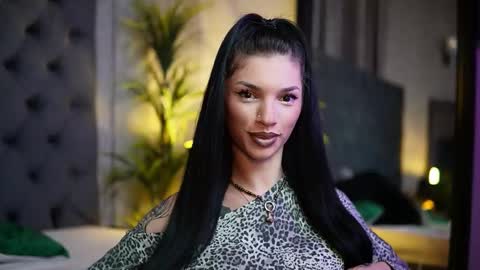 Snapshot of miamicoffee chatting on 10-20-25, 06:19 Miami online show from 10-20-25, 06:19