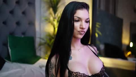 Snapshot of miamicoffee chatting on 10-25-25, 06:02 Miami online show from 10-25-25, 06:02