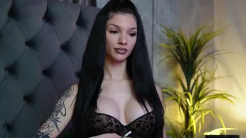 Snapshot of miamicoffee chatting on 10-30-25, 05:57 Miami online show from 10-30-25, 05:57