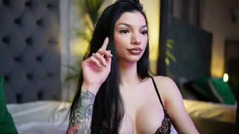 Snapshot of miamicoffee chatting on 11-01-25, 05:26 Miami online show from 11-01-25, 05:26