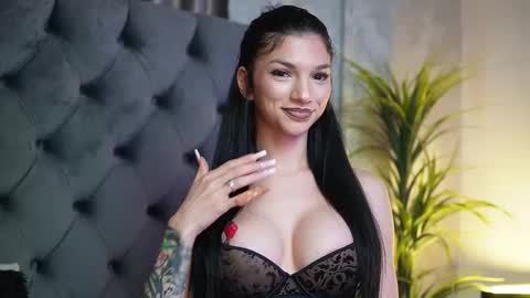 Snapshot of miamicoffee chatting on 11-16-25, 06:35 Miami online show from 11-16-25, 06:35