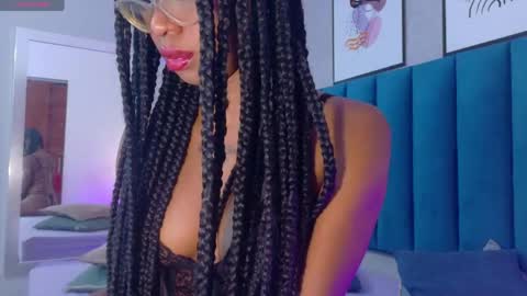 Mia  online show from 05-01-26, 12:21