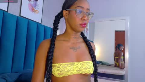 Mia  online show from 05-12-26, 12:35