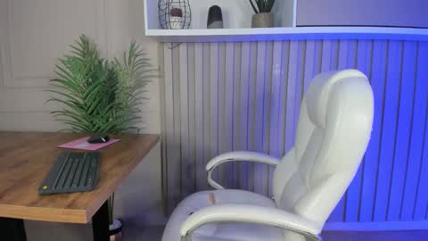 Snapshot of miamiller69 chatting on 01-12-25, 07:11 Mia online show from 01-12-25, 07:11