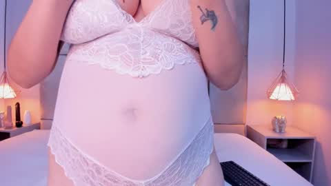 Snapshot of miamiller69 chatting on 02-02-25, 05:10 Mia online show from 02-02-25, 05:10