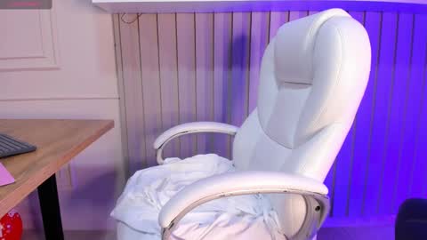 Snapshot of miamiller69 chatting on 02-26-25, 03:53 Mia online show from 02-26-25, 03:53