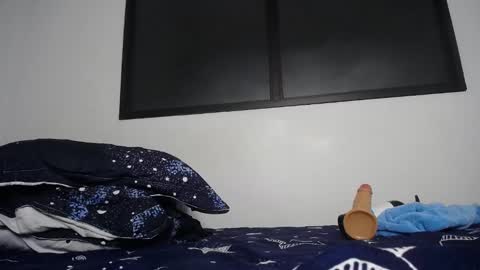 Mia online show from 02-24-25, 01:13