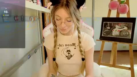 MiaMoon online show from 06-19-26, 01:37