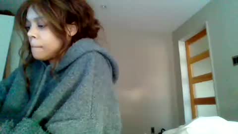 MiaMuffn online show from 12-16-24, 01:32