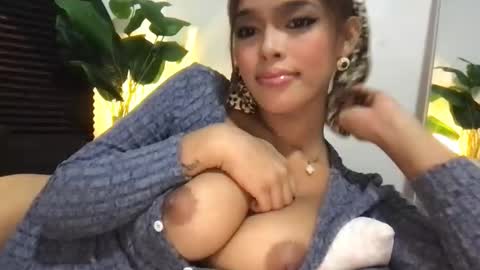 Snapshot of miapasita chatting on 09-17-25, 07:04 Mia online show from 09-17-25, 07:04
