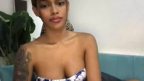 Snapshot of miapasita chatting on 09-22-25, 02:52 Mia online show from 09-22-25, 02:52
