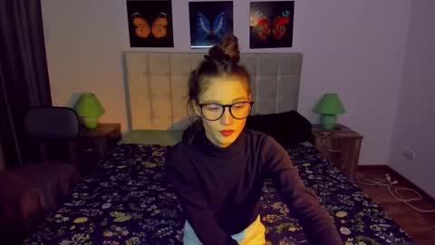 Snapshot of miapaw chatting on 01-04-25, 05:37 Mia online show from 01-04-25, 05:37