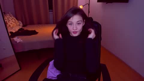Snapshot of miapaw chatting on 02-06-25, 11:15 Mia online show from 02-06-25, 11:15