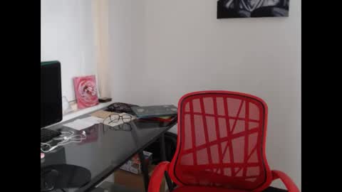 Mia Peyton   online show from 10-28-25, 04:20