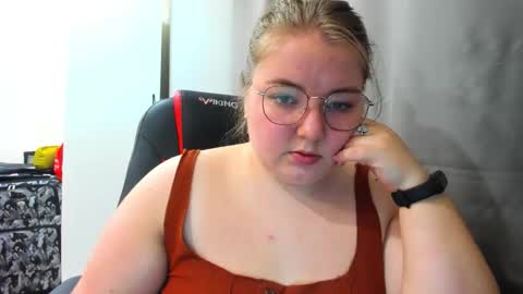 Snapshot of miapisa chatting on 10-20-25, 12:38 miapisa online show from 10-20-25, 12:38