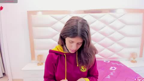 Sweetie Mia online show from 03-06-25, 12:30