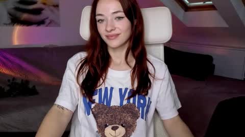 Snapshot of miarouge_me chatting on 10-22-25, 05:19 Mia online show from 10-22-25, 05:19